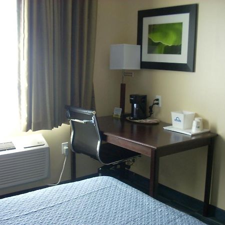 Days Inn & Suites By Wyndham Ozone Park/Jfk Airport Nueva York Exterior foto