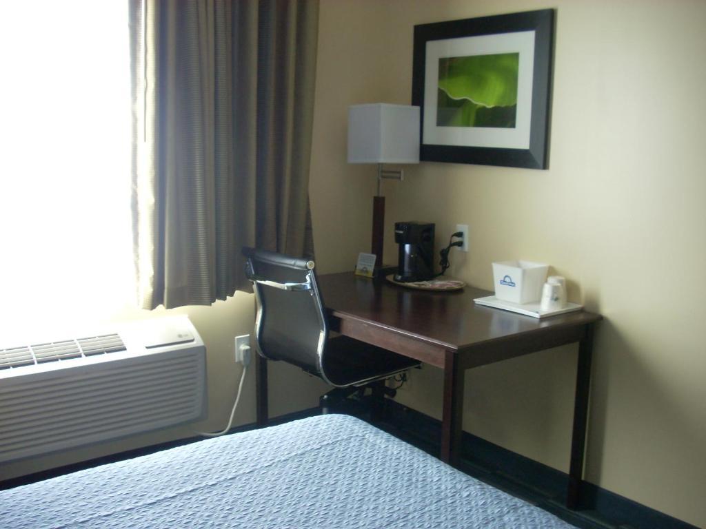 Days Inn & Suites By Wyndham Ozone Park/Jfk Airport Nueva York Exterior foto