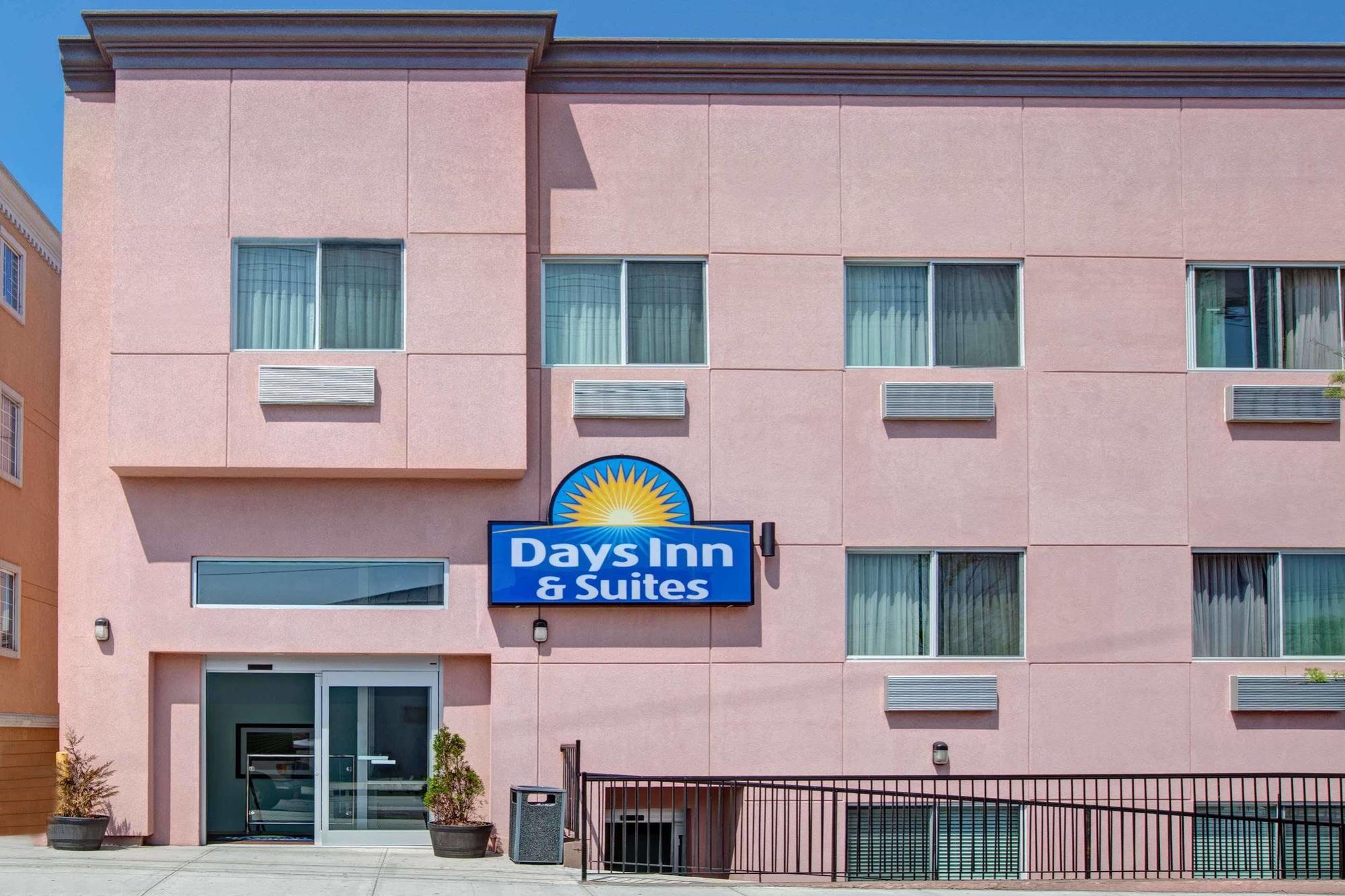 Days Inn & Suites By Wyndham Ozone Park/Jfk Airport Nueva York Exterior foto